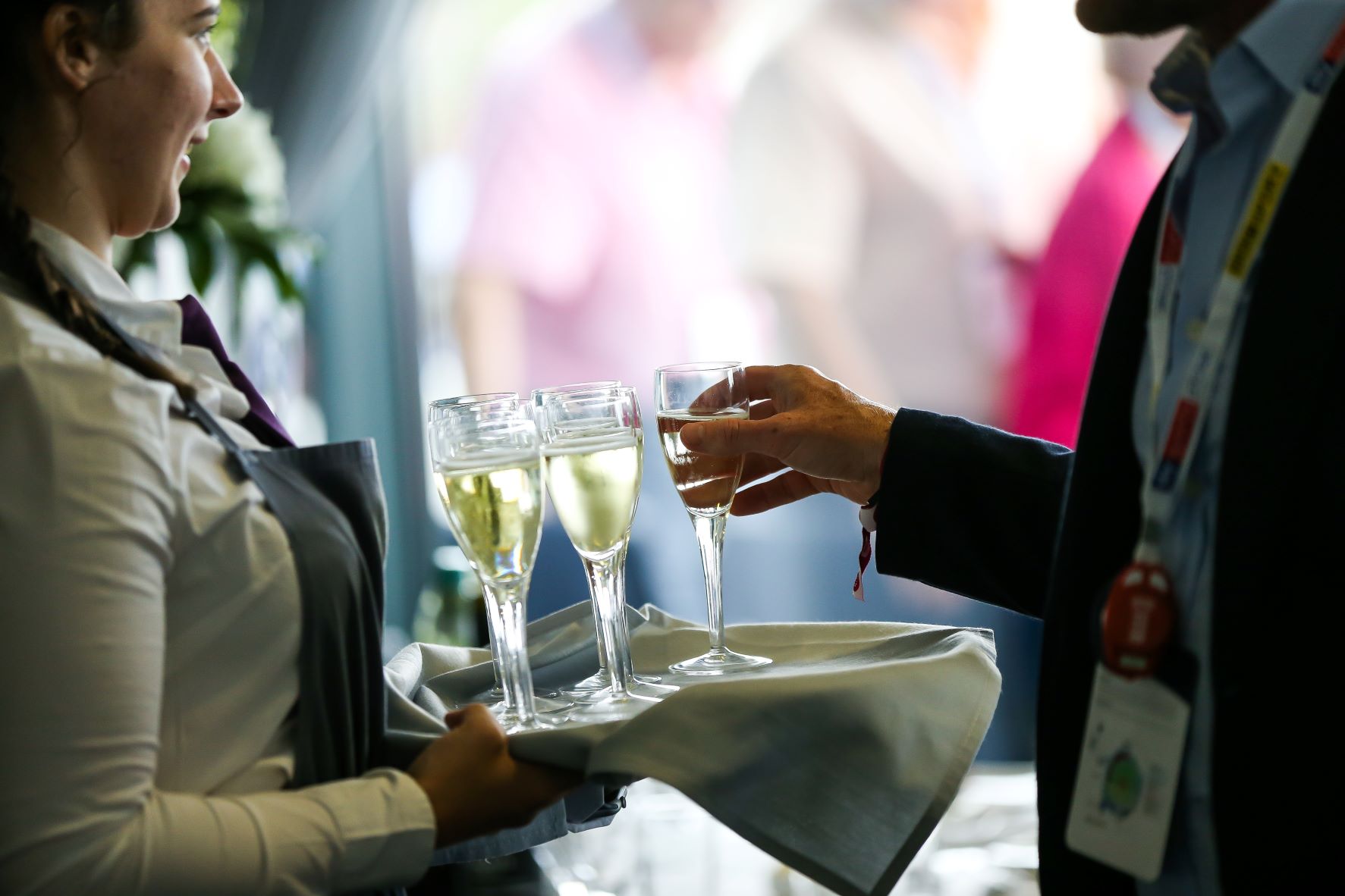 Host.Champagne.Hospitality